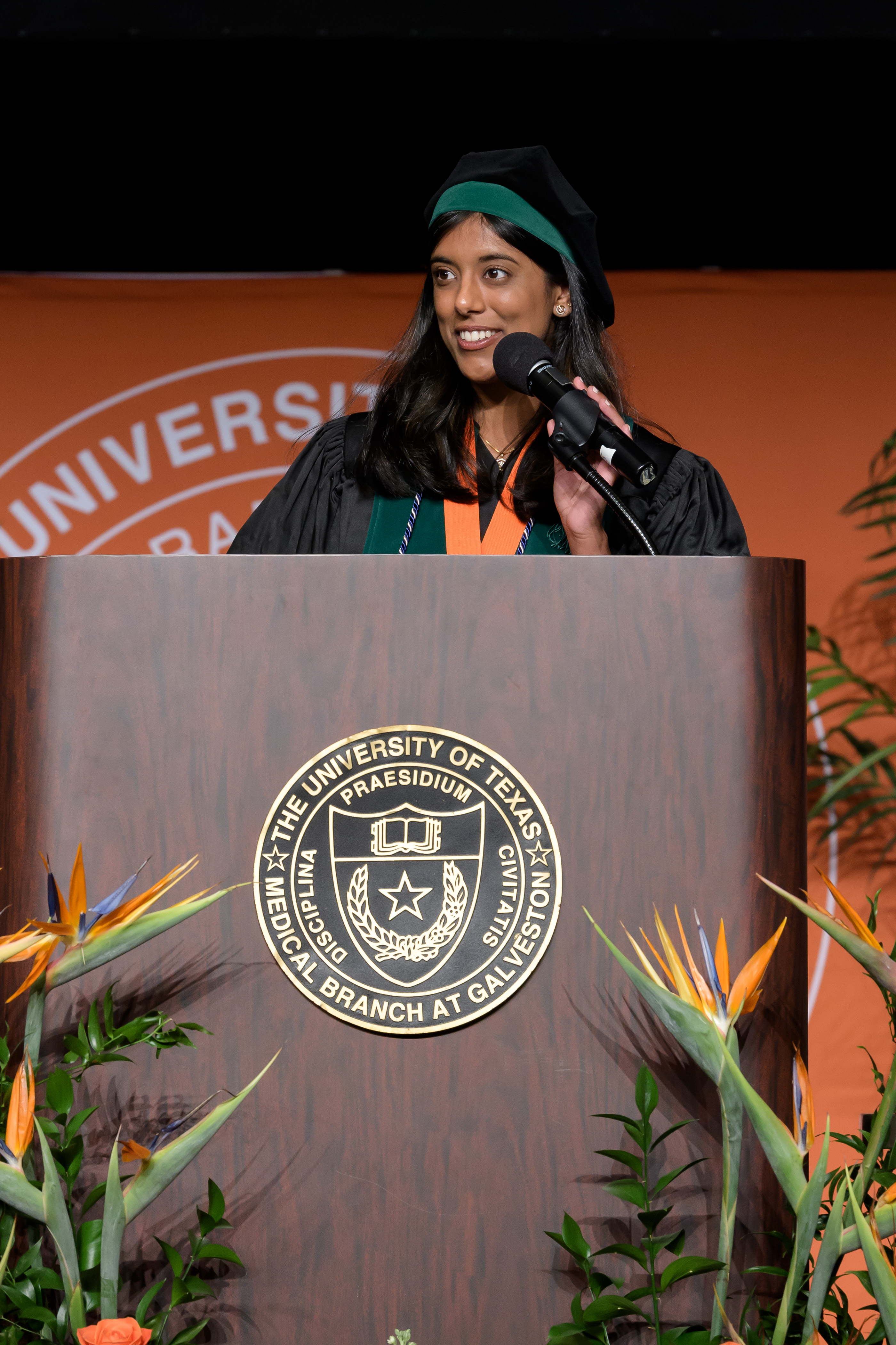 Ms. Rajagopal Shilpa Rajagopal, Gold-Headed Cane recipient, delivering a speech at the 2026 JSSOM MD Commencement