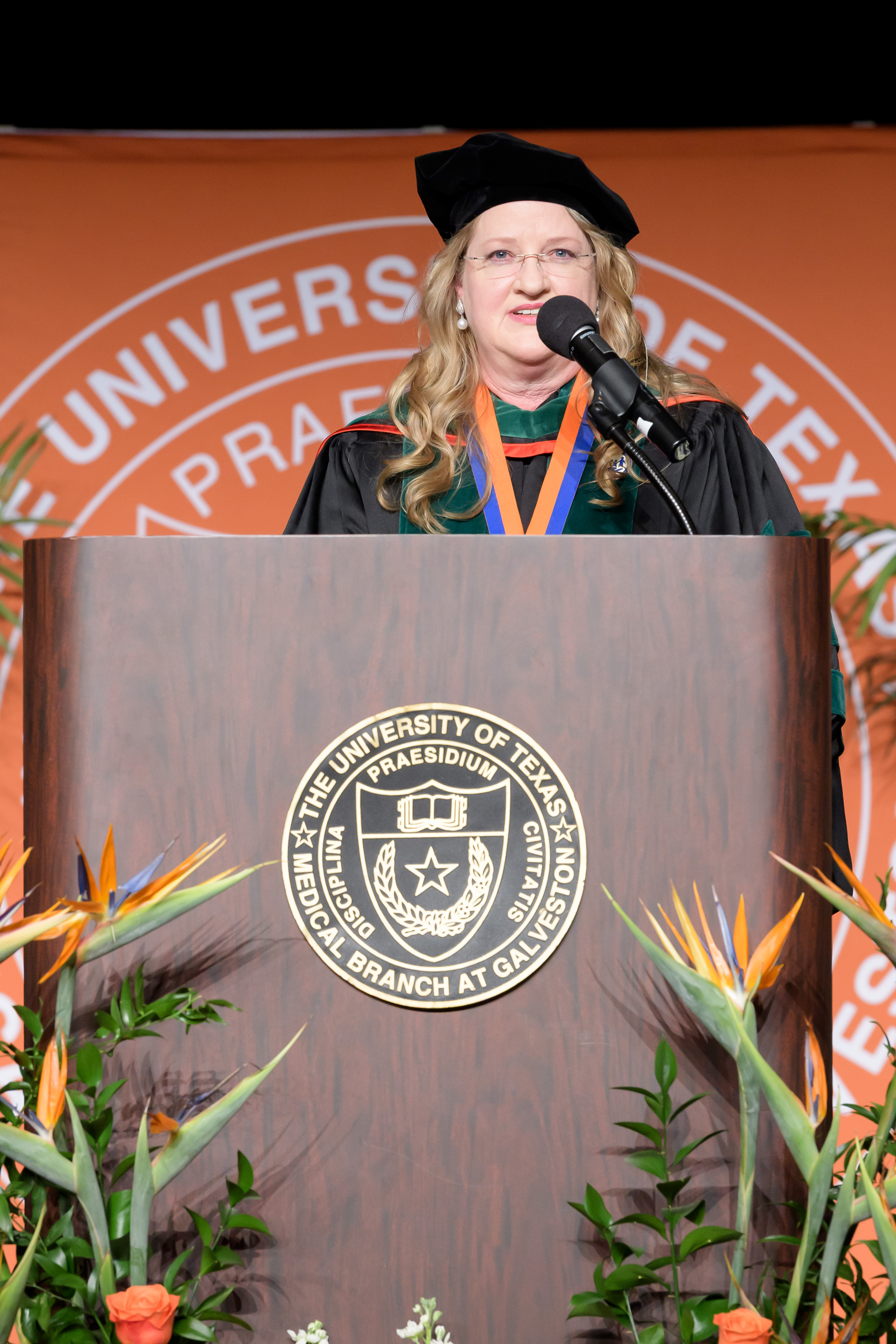 Dr. Raley Dr. Jennifer Raley, administering the Physician's Oath to the members of the Class of 2026